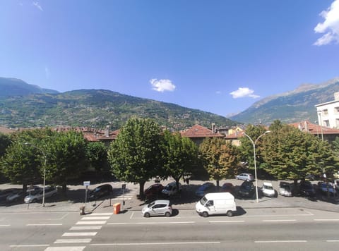 Spring, Day, Neighbourhood, Natural landscape, Bird's eye view, Mountain view, Parking