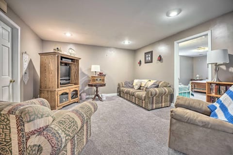 Lovely 3- bedroom apartment with street parking. Apartment in Indiana