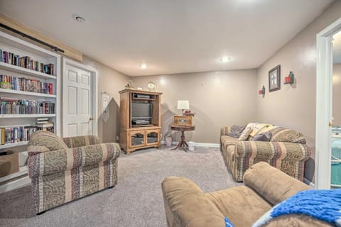 Lovely 3- bedroom apartment with street parking. Apartment in Indiana