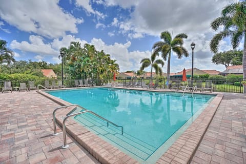 Luxury Naples Villa - Walk to Vanderbilt Beach! House in Pelican Bay