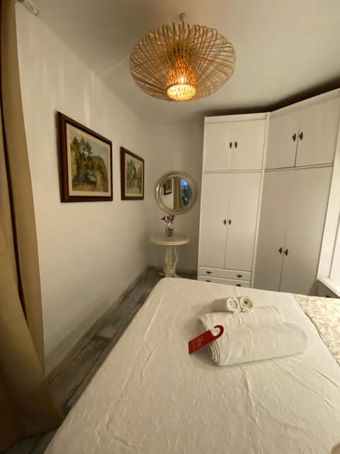 Studio or rooms with private bathroom or rooms with shared bathroom Apartment in Barcelona