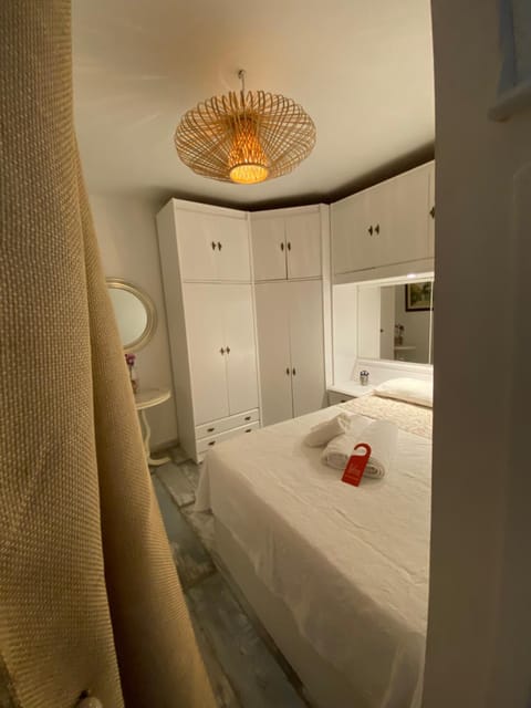Studio or rooms with private bathroom or rooms with shared bathroom Apartment in Barcelona