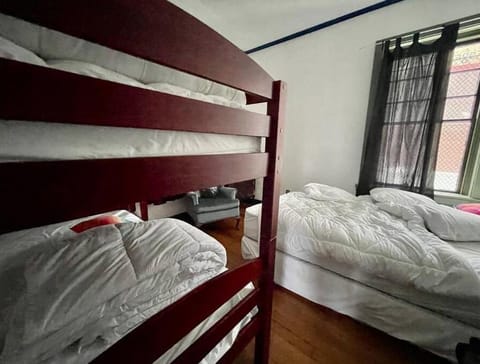 Amazing 3 Bedroom Apt! 11 Beds! Condo in Providence