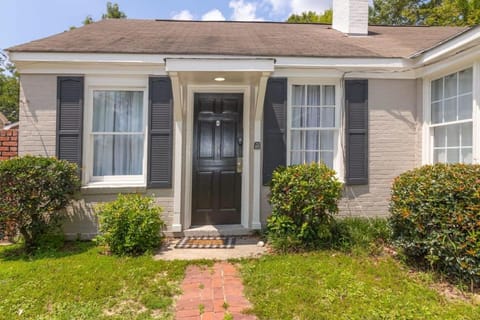 The Delightful Doubles- Unit D- Centrally Located House in Columbus