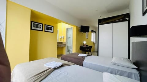 Bed, TV and multimedia, Photo of the whole room, Bedroom, towels, wardrobe, air conditioner