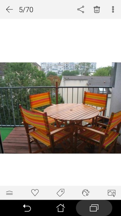 Grande chambre double chez l'habitant Vacation rental in Île-de-France