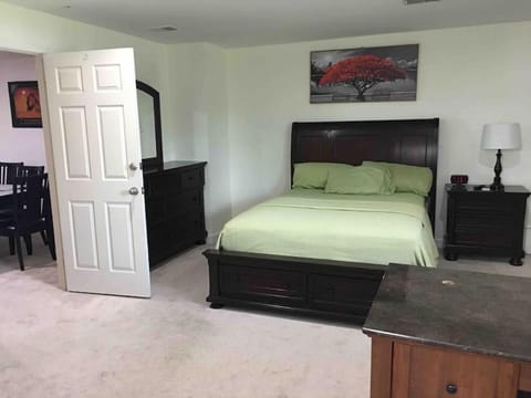 SUITE B - Private Cozy, Spacious Suite with Private Bathroom Bed and Breakfast in Prince Georges County