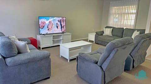 TV and multimedia, Living room, Seating area