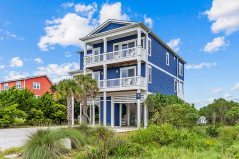 Why Knot Haus in Holden Beach