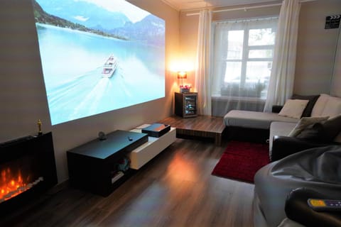 TV and multimedia, Living room, Seating area, Evening entertainment