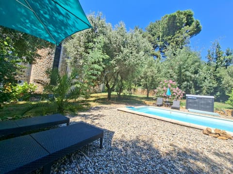 Chalet "Le Petit olivier" gîtes appart 'hôtel L'ÉCHAPPÉE BELLE D'AUBENAS Logement 2 sur 3 Chalet in Provence-Alpes-Côte d'Azur