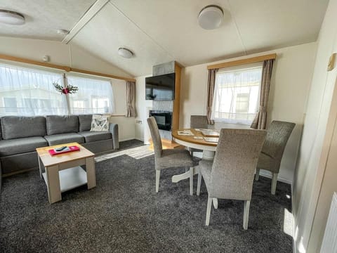 6 Berth Staycation Caravan Nearby Clacton-on-sea In Essex Ref 26254e Campground/ 
RV Resort in Clacton-on-Sea