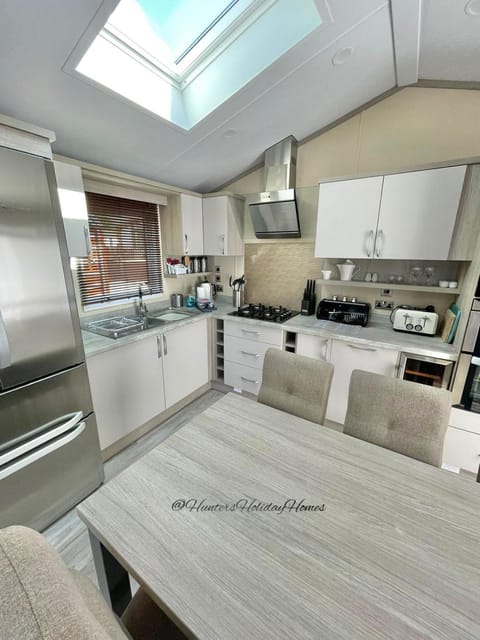 Windermere View Lodge - White Cross Bay Chalet in England