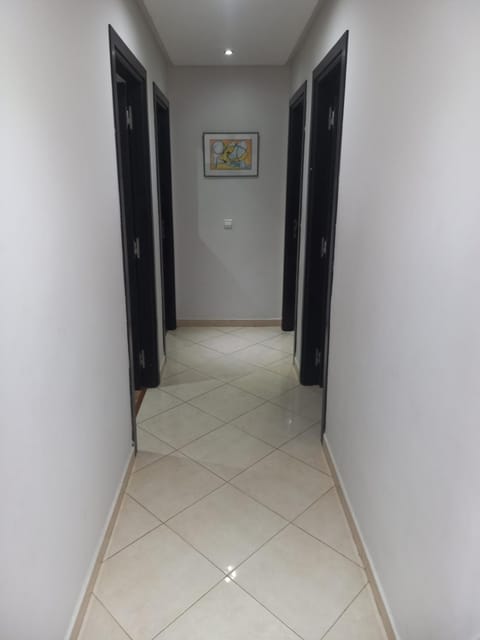 Appartement de 2 chambres avec sécurité et piscine, idéalement situé près de la plage, parfait pour les familles Apartment in Casablanca-Settat