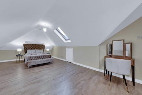 Suites by Rehoboth - Makeba Suite - Dartford Apartment in Dartford