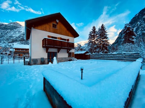 Property building, Winter, Mountain view