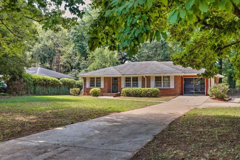 Lovely Decatur Home with Yard about 8 Mi to Atlanta Maison in Belvedere Park