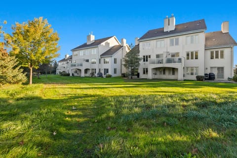 Steps to Blue Mtn Condo wt Elegant Style 213 Sierra Lane House in Grey Highlands