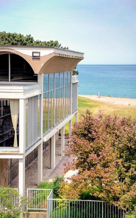 Illinois Beach Hotel Hotel in Waukegan