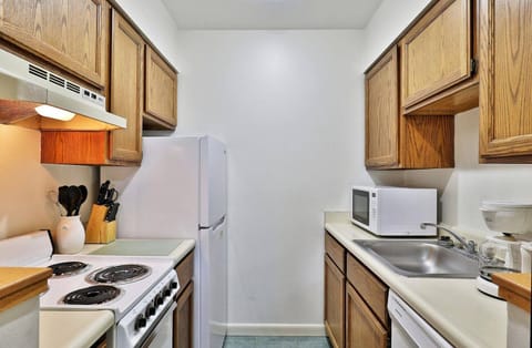 Kitchen or kitchenette, dishwasher, minibar, pet friendly, stove, toaster