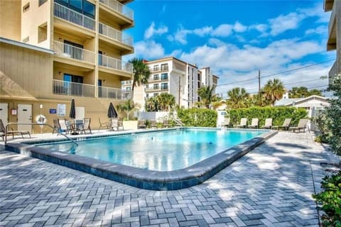 Coastal Condo Amazing Location! 50 Steps to the Beach Apartment in Clearwater Beach