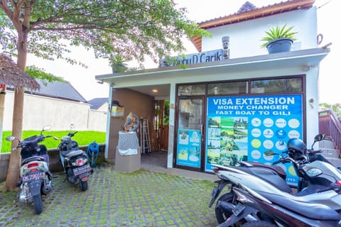 Kubu D'Carik Villa & Bungalow by ecommerceloka Alojamiento y desayuno in Kediri