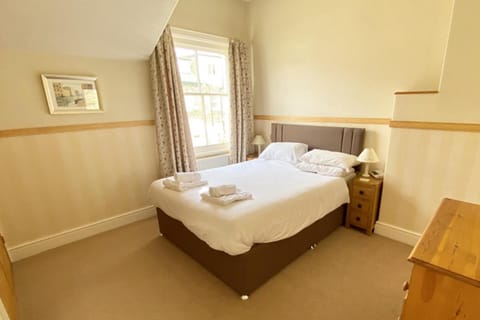 2 Bed House Sleeps 4 - Garden Parking & Pets House in Keswick