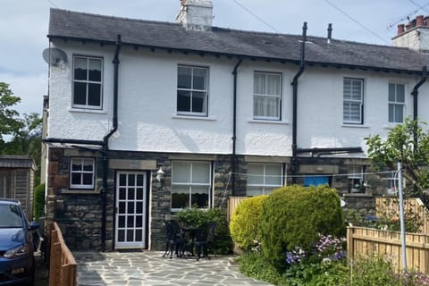 2 Bed House Sleeps 4 - Garden Parking & Pets House in Keswick