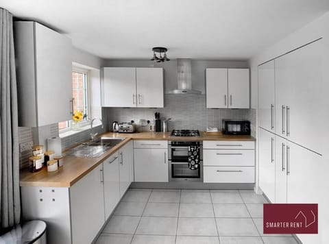 Farnham - 2 Bedroom House - With Garden and Parking Wohnung in Farnham