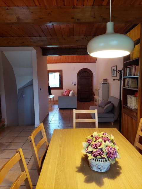 Library, Seating area, Dining area