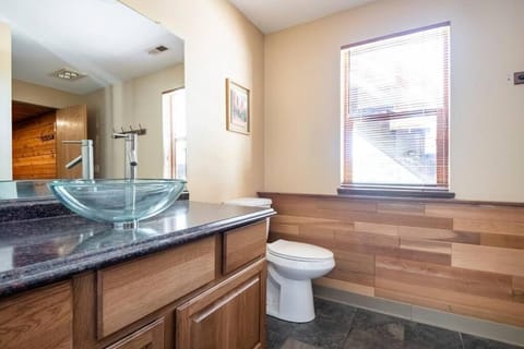 Private Hot Tub Overlooking Pikes Peak Apartment in Woodland Park