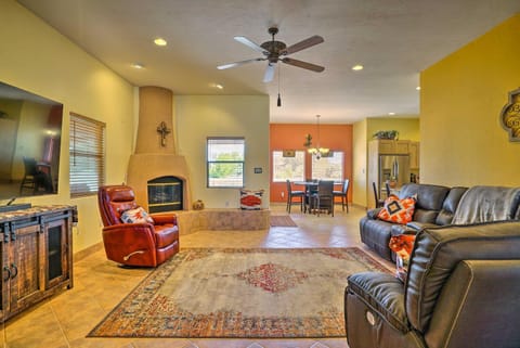 Rustic Las Cruces Escape - 2 Mi to NMSU! House in Las Cruces