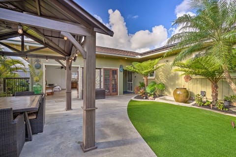 Sunny Kailua Home with Covered Lanai 1 Mi to Beach! Haus in Kailua