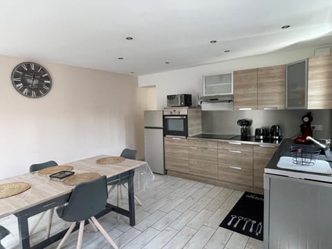 Dining area, Communal kitchen