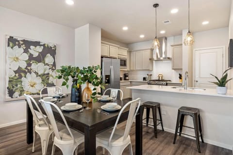 Modern Farmhouse Townhome - Great Central Location Casa in Fort Collins