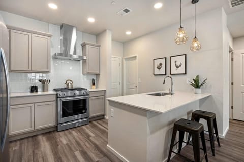 Modern Farmhouse Townhome - Great Central Location Haus in Fort Collins