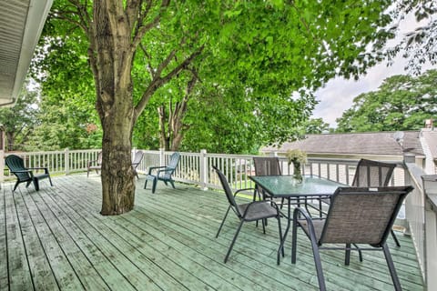 The Shady Cottage Millersburg Getaway with Deck House in Millersburg