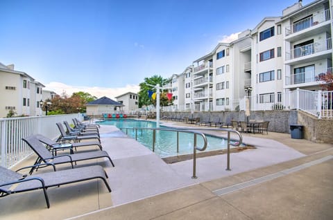 Charming Osage Beach Condo with Pool Access! Apartment in Osage Beach