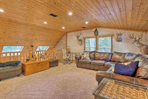 Secluded Leesburg Retreat with Private Hot Tub! Maison in Catoctin