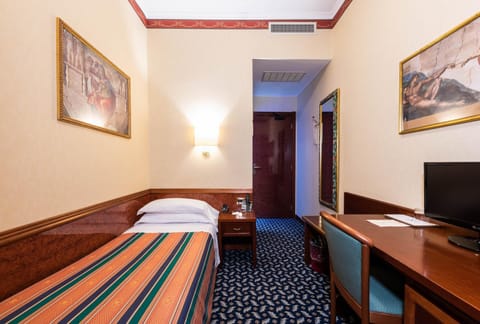 Bed, TV and multimedia, Bedroom