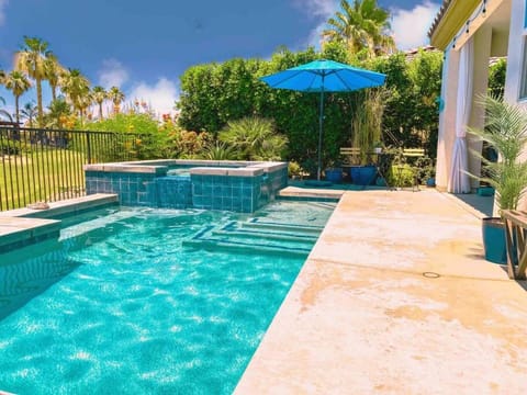 Entire Bungalow w/ Private Pool Near Palm Springs! Casa in La Quinta