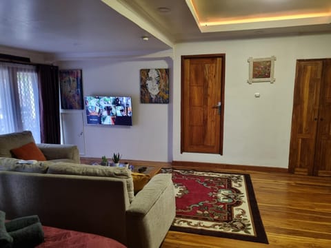 Communal lounge/ TV room, TV and multimedia, Living room, Seating area, Evening entertainment