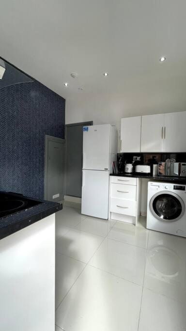 Luxury 2 Bed Duplex Apartment by YO ROOM! - Leicester City- Free Parking Apartment in Leicester