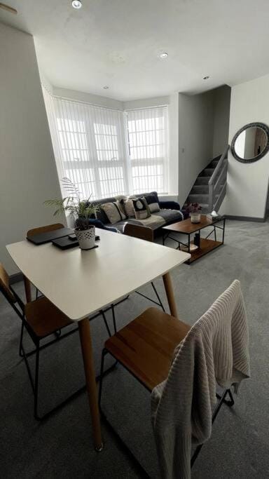 Luxury 2 Bed Duplex Apartment by YO ROOM! - Leicester City- Free Parking Apartment in Leicester