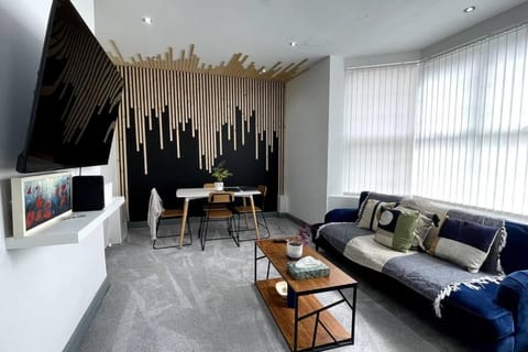 Luxury 2 Bed Duplex Apartment by YO ROOM! - Leicester City- Free Parking Apartment in Leicester