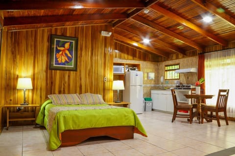 Los Pinos Cabins & Reserve Nature lodge in Monteverde