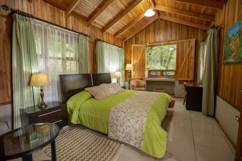 Los Pinos Cabins & Reserve Nature lodge in Monteverde