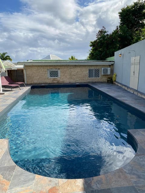 VILLA 6-10 PERS, VUE MER, Piscine Privée, PLAGE A PIEDS Villa in Le Gosier