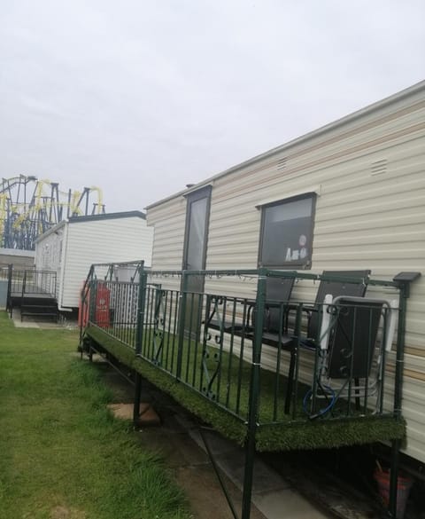 M&B Caravan Hire 8berth 3bed caravan on Coral Beach, in Ingoldmells, Skegness Maison in Ingoldmells