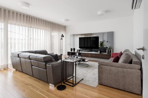 TV and multimedia, Living room, Seating area, Evening entertainment